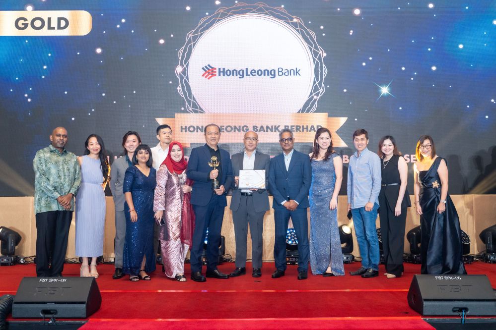 AI Integration Leads HLB to 3 Gold Awards for Customer Experience & Contact Centre Performance